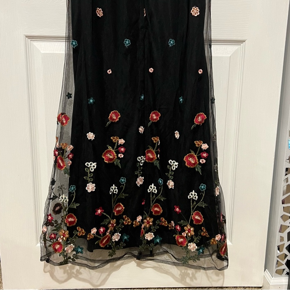 💗 *NEW* Forever 21 - Floral Embroidered Black Floor Length Dress - Picture 9 of 9
